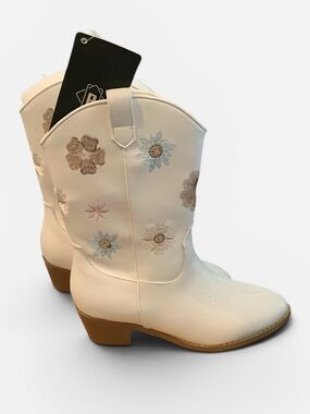 White Western Embroidered Flower Boots